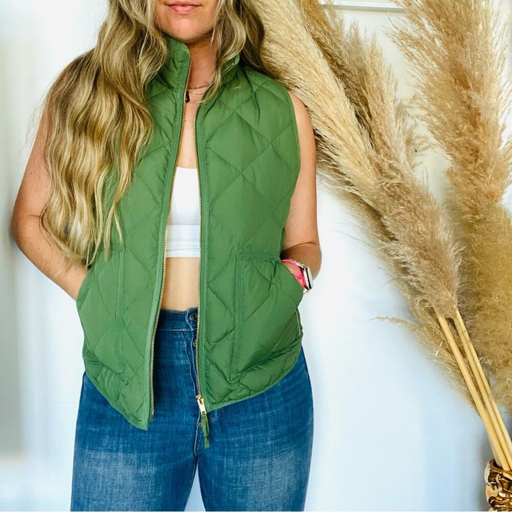 J CREW Olive Green Quilted Puffer Down Gold Zip Vest Jacket Layer Pockets M - Picture 1 of 9
